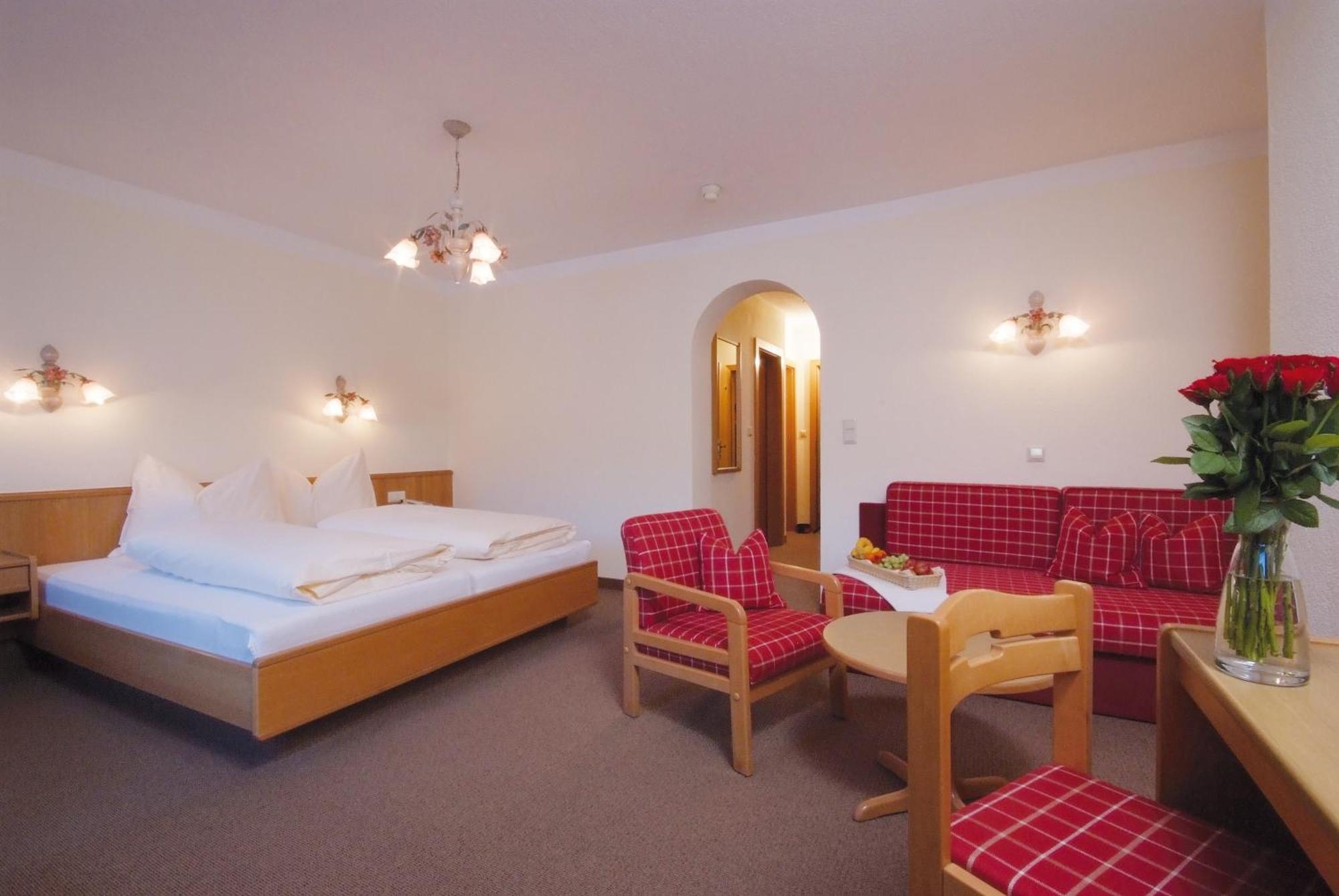 Hotel Zum Lamm Таренц Екстериор снимка
