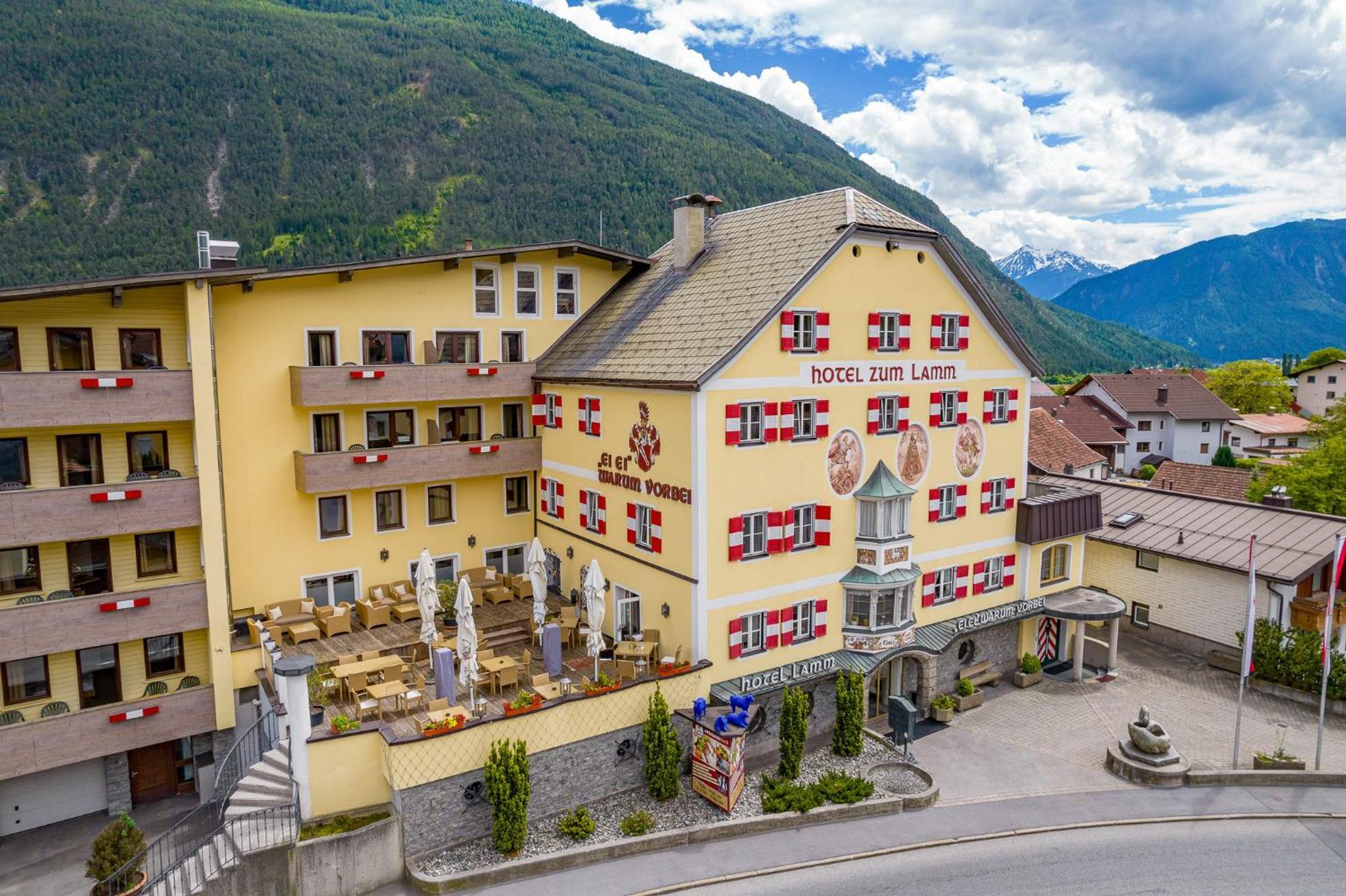 Hotel Zum Lamm Таренц Екстериор снимка
