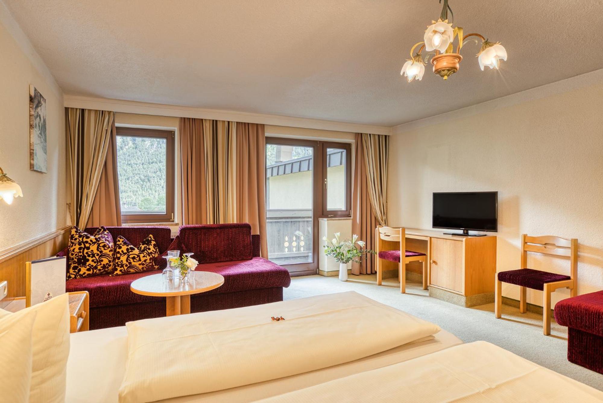 Hotel Zum Lamm Таренц Екстериор снимка