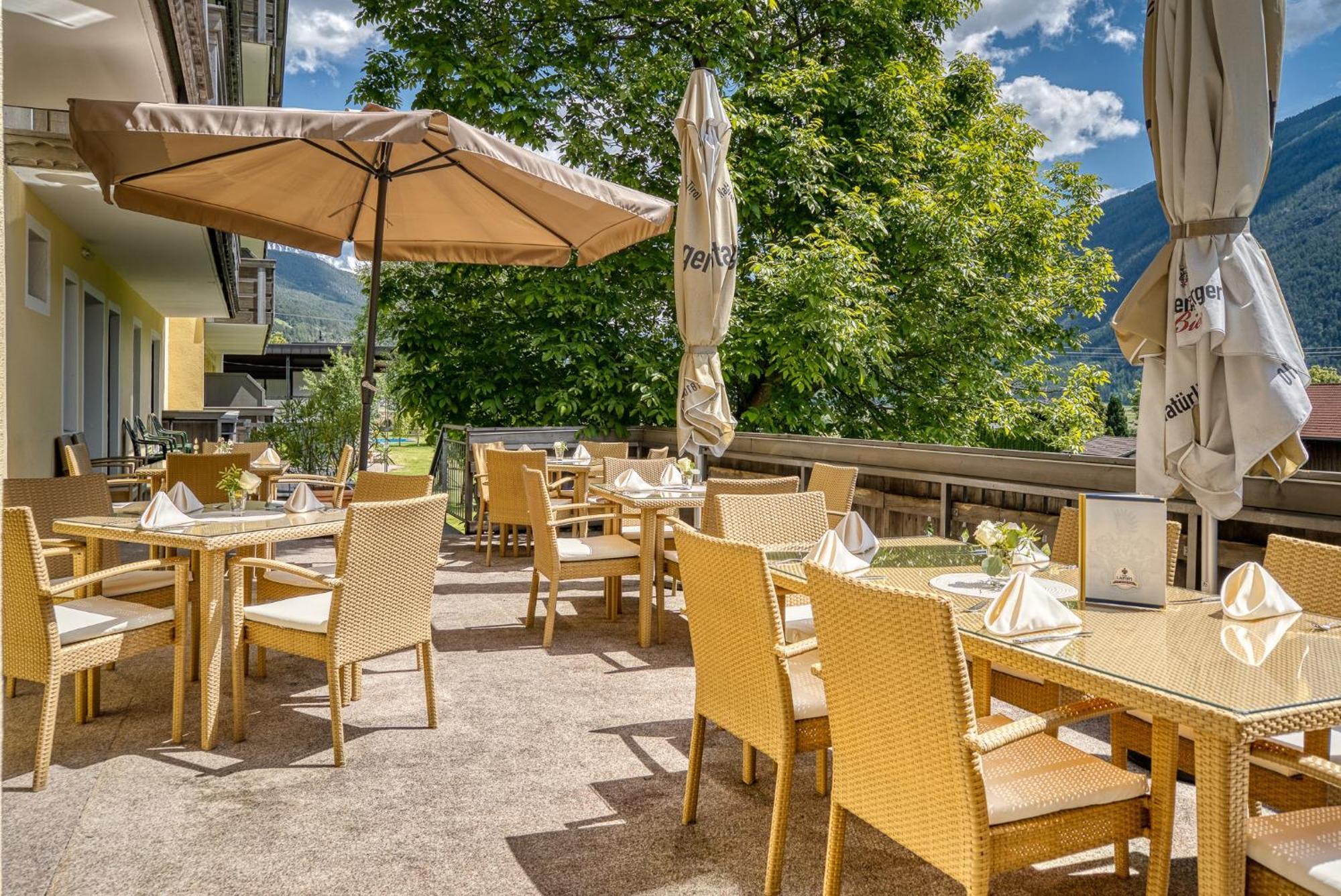 Hotel Zum Lamm Таренц Екстериор снимка