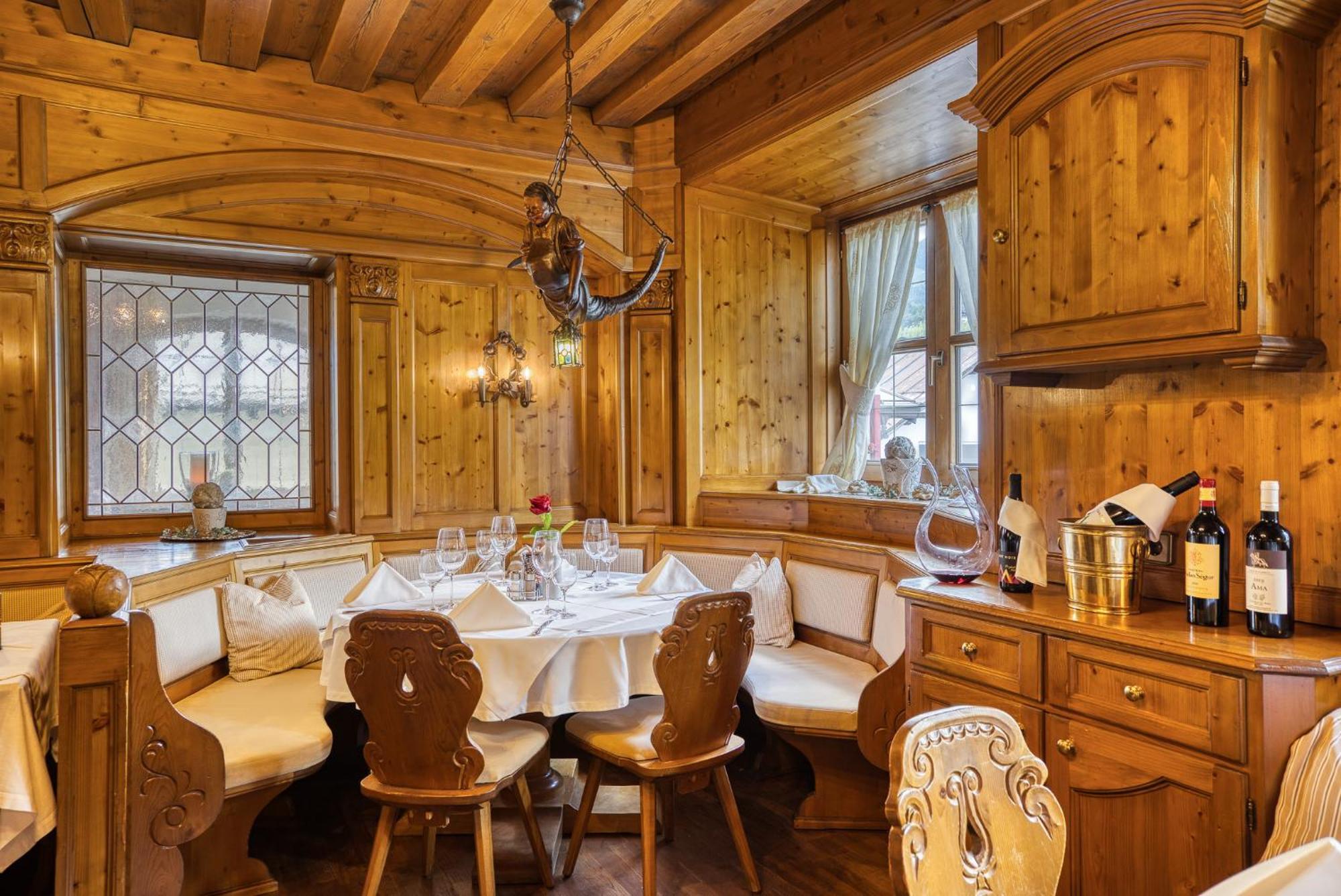 Hotel Zum Lamm Таренц Екстериор снимка