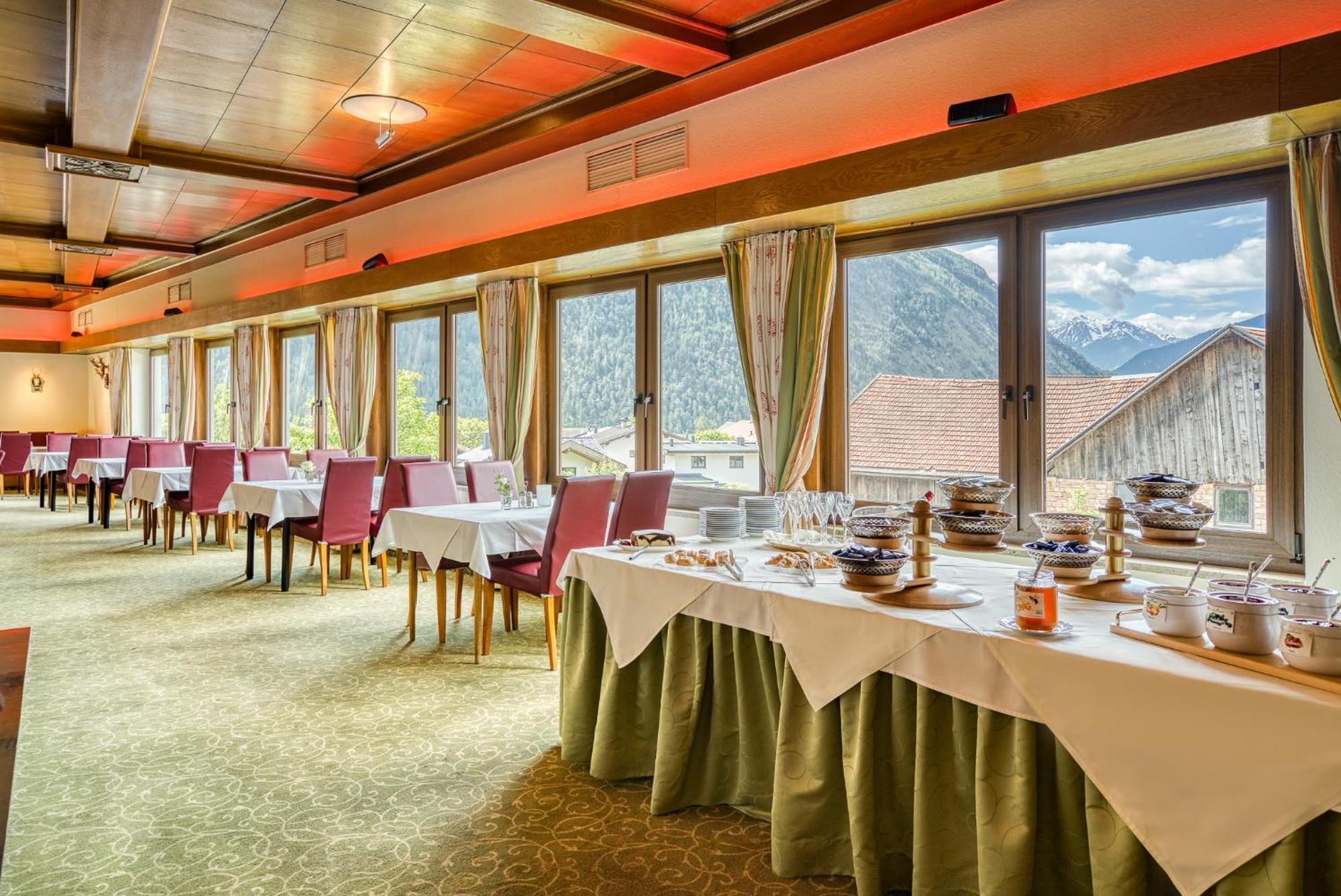 Hotel Zum Lamm Таренц Екстериор снимка