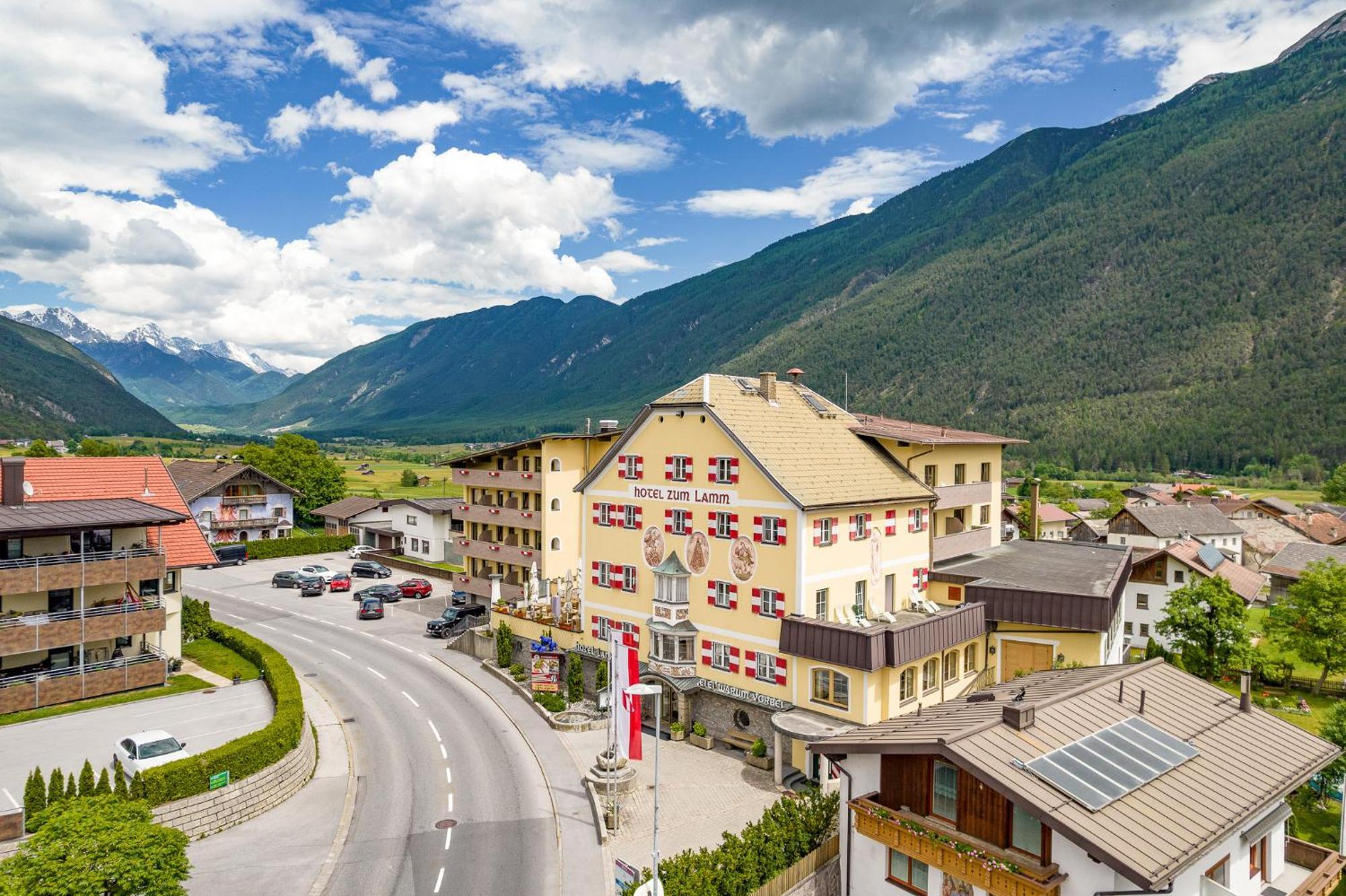 Hotel Zum Lamm Таренц Екстериор снимка