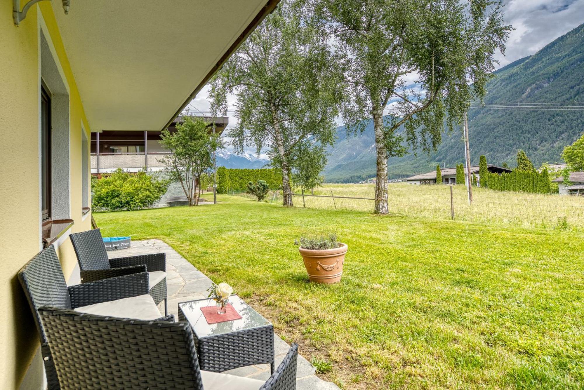 Hotel Zum Lamm Таренц Екстериор снимка