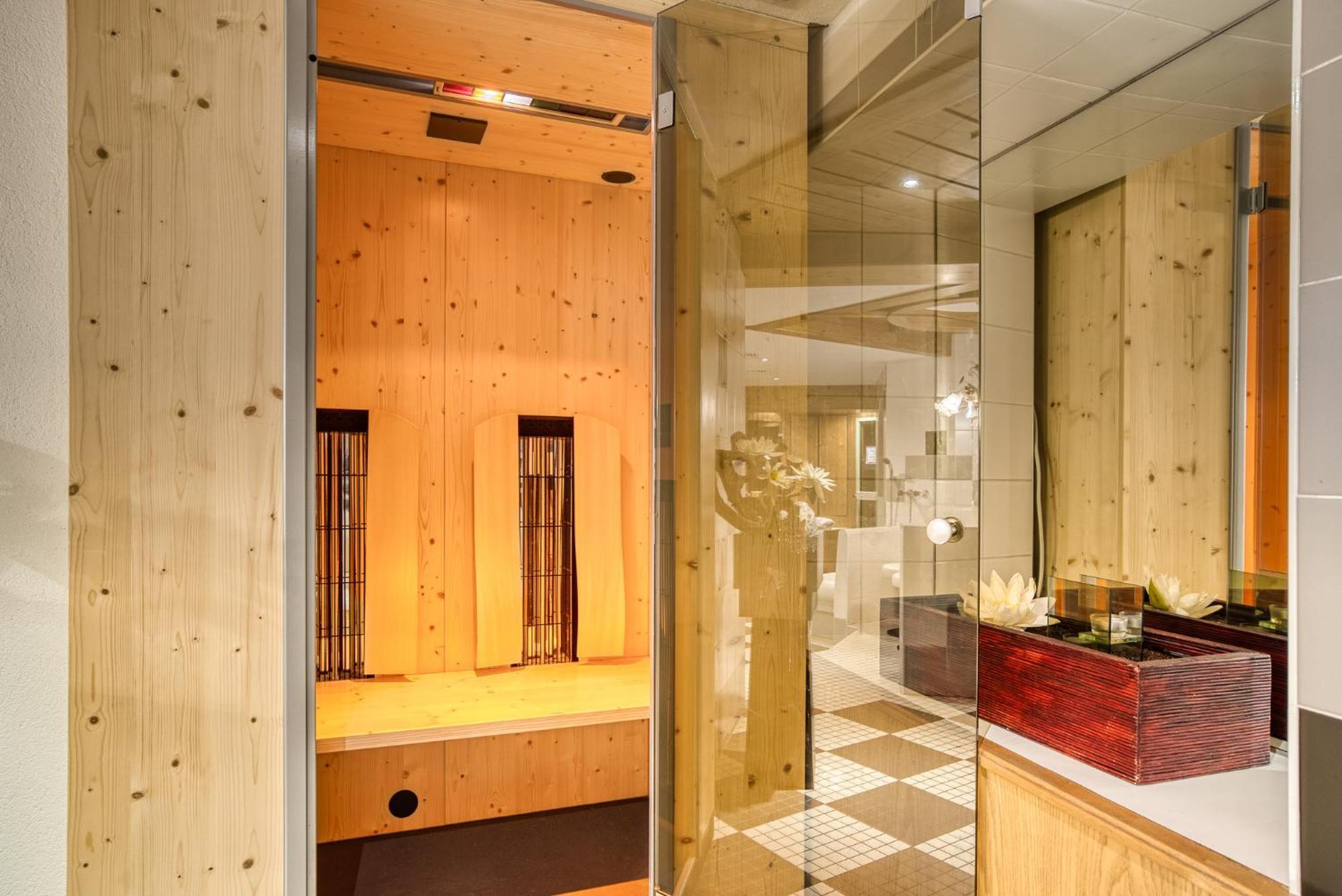 Hotel Zum Lamm Таренц Екстериор снимка