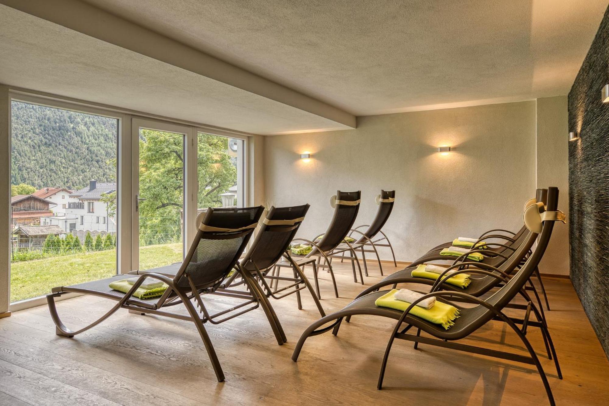 Hotel Zum Lamm Таренц Екстериор снимка