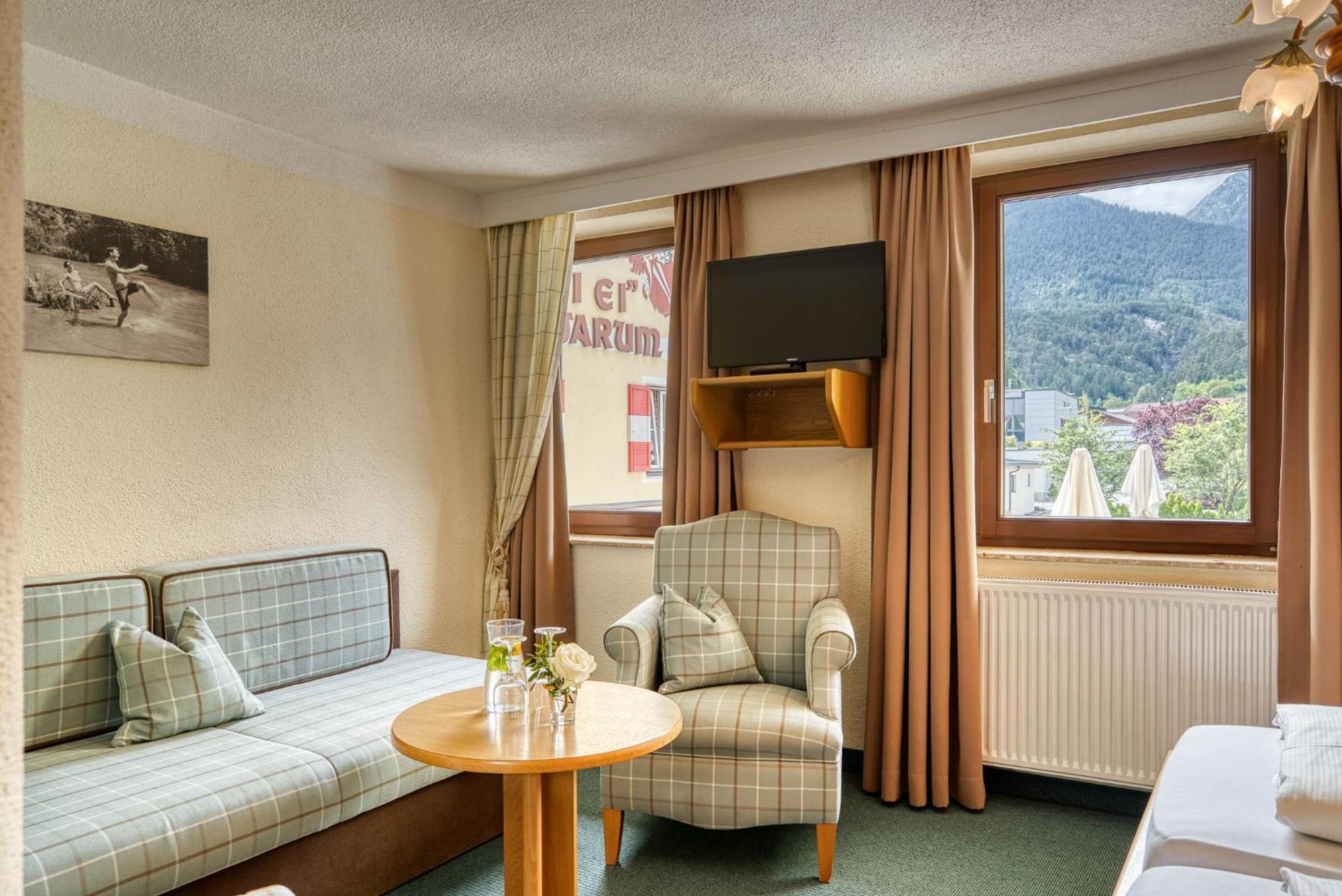 Hotel Zum Lamm Таренц Екстериор снимка