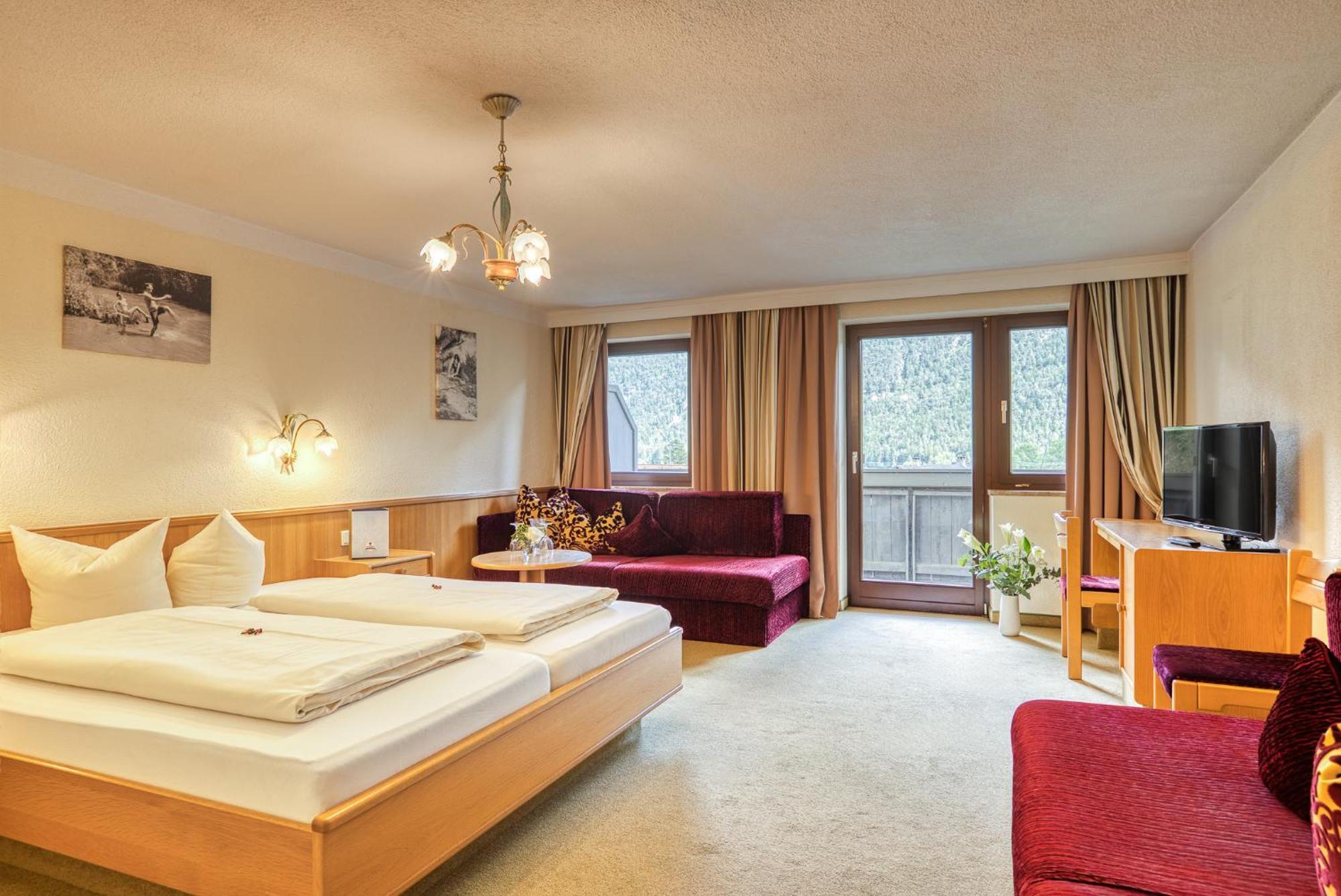 Hotel Zum Lamm Таренц Екстериор снимка