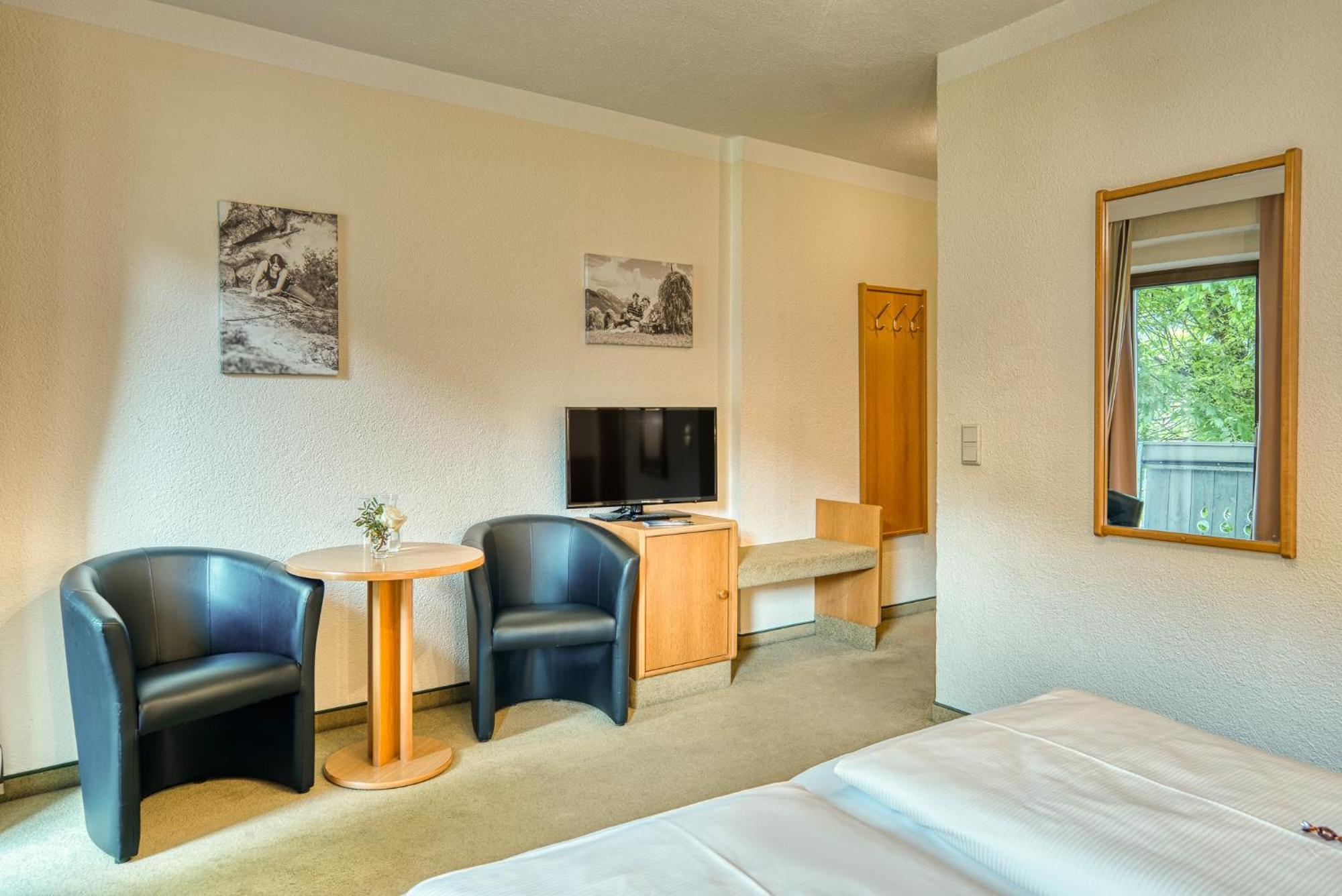 Hotel Zum Lamm Таренц Екстериор снимка