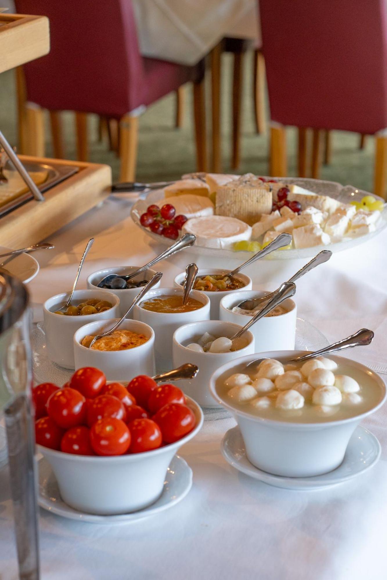 Hotel Zum Lamm Таренц Екстериор снимка